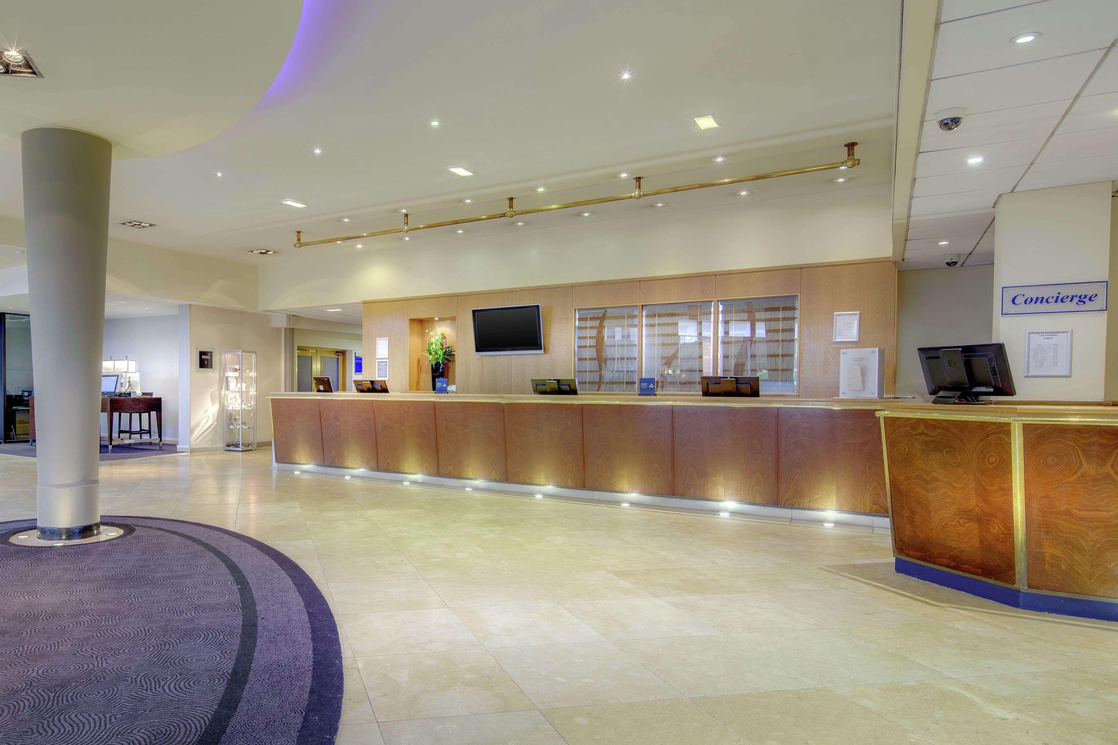 Doubletree By Hilton Manchester Airport Hotel Hale  Exterior foto