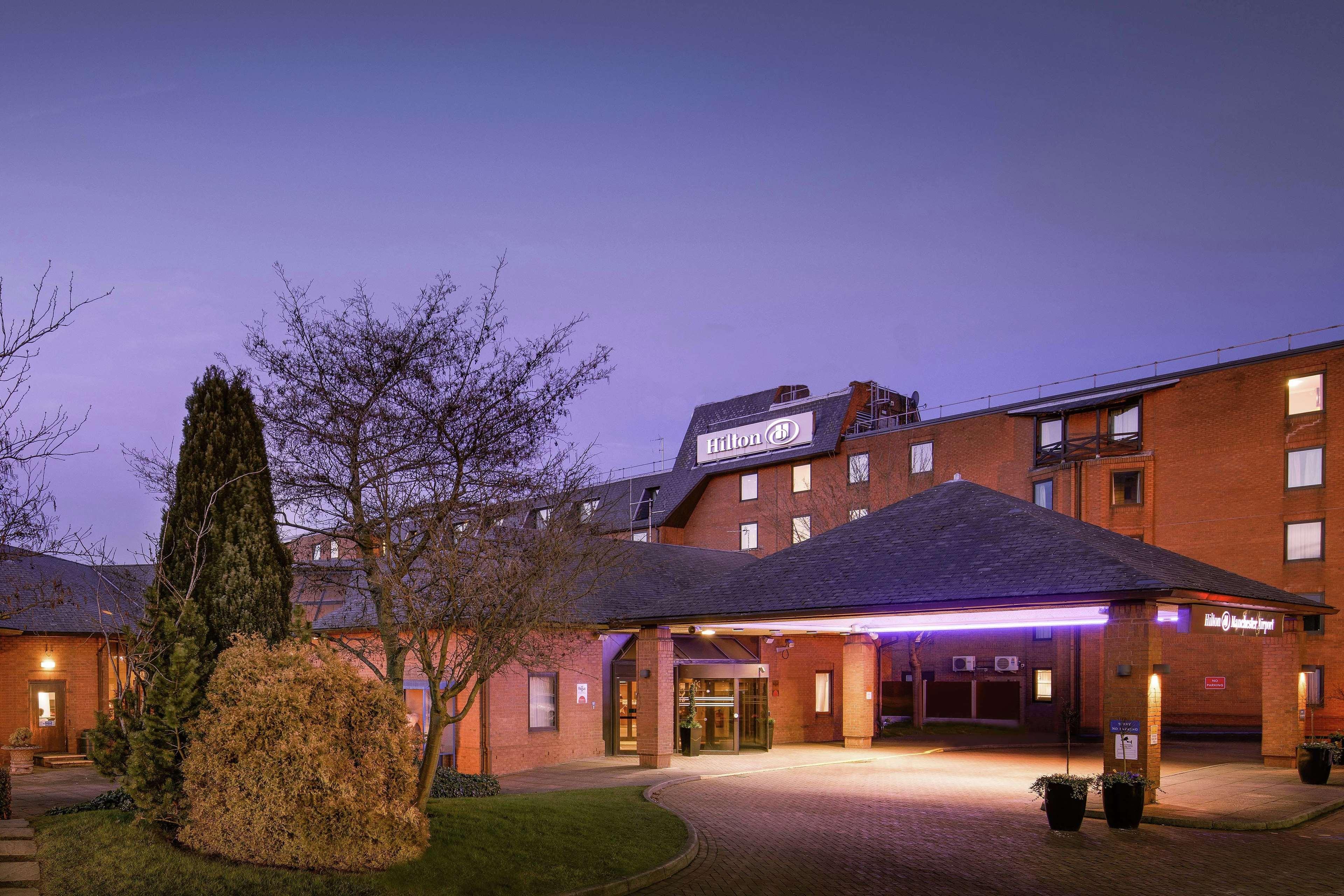 Doubletree By Hilton Manchester Airport Hotel Hale  Exterior foto