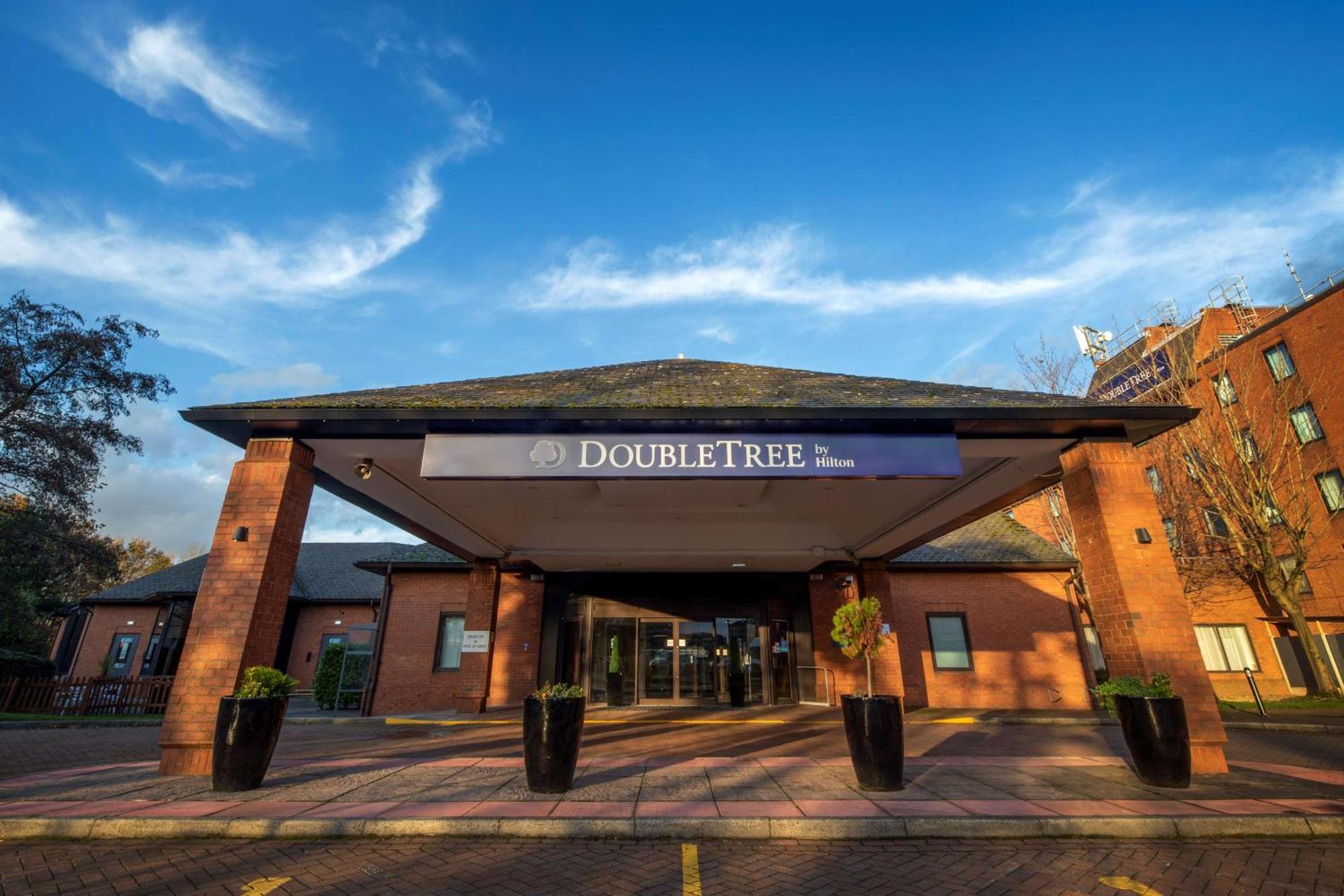 Doubletree By Hilton Manchester Airport Hotel Hale  Exterior foto